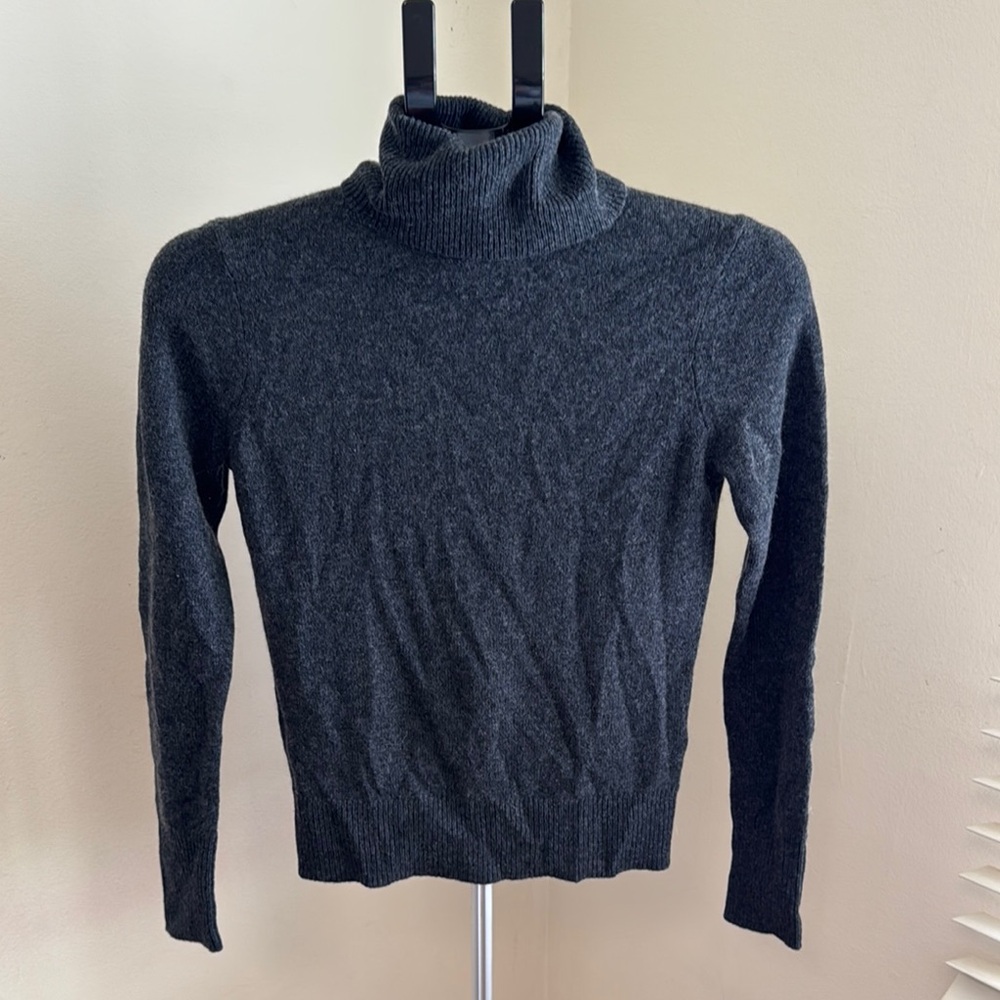 BANANA REPUBLIC CASHMERE TURTLENECK SWEATER (NEW)